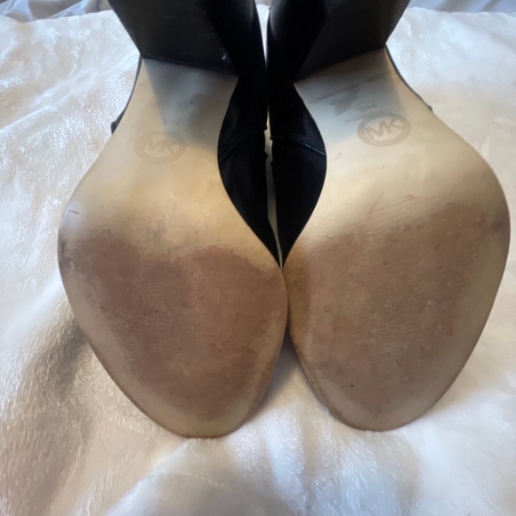 Michael Kors booties - Picture 2 of 5